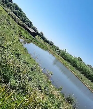 Taet Pa Adal شقة *