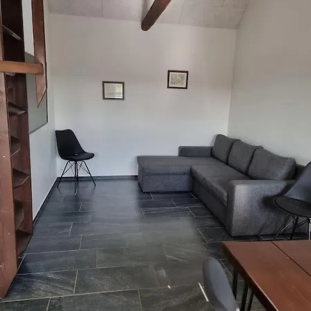 Taet Pa Adal Apartment
